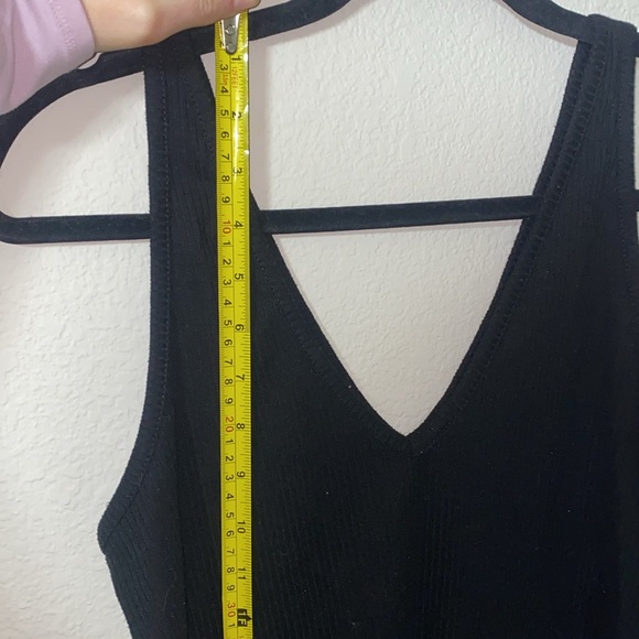 🎱Black Sleeveless Women's V-neck Top! - Picture 2 of 6